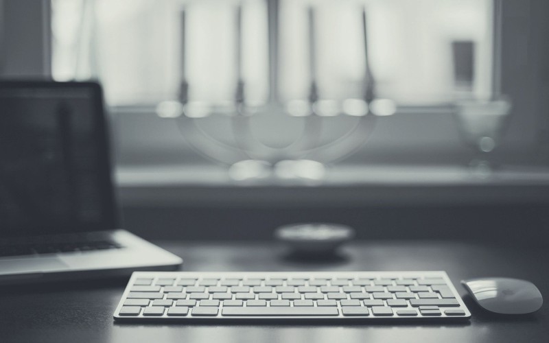 Laptop and keyboard facing windowsill